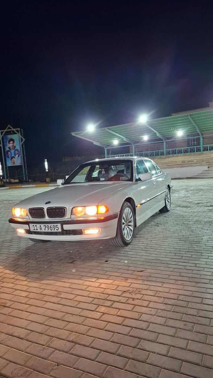 سيارة BMW خفاش  موديل 1996 محدث 2000
السيارة مكفولة من الضربه بس مصبوغه صبغ عام لجمالية
مكينة 6سلندر حجم المكينة 2800 
محرك كير مكفولات 
رقم إنكليزي ، مداور ثاني يوم 
مكاني/ السماوة
السعر / 95 وبيها مجال 
للاستفسار / ***********
