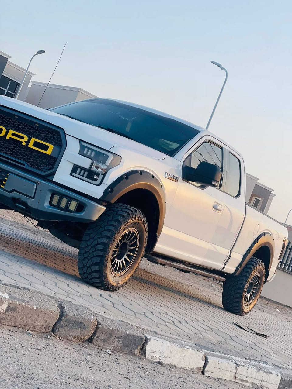 سلام عليكم سيارة فورد امريكي موديل 2017 مكينه 8اسنلدر 5تالاف سياره مكفوله كص وصبغ بيه نص قطعه صبغ فقط سعر 125 ورقه مكان السياره ميسان محافظه العماره... رقم الهاتف.. ***********
