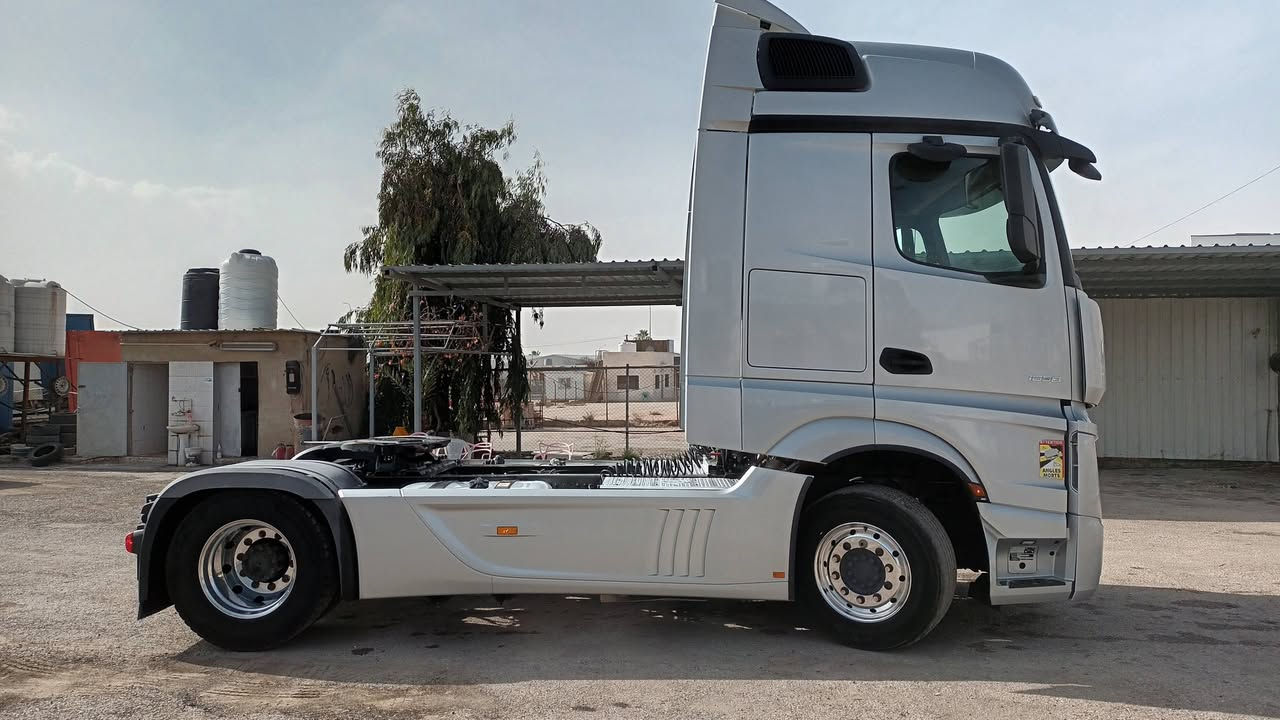 For sall :  Mercedes-Benz ACTROS 1858

الموديل: 2019

الممشى: 410,000 km

الوارد: ألماني

نوع الغرفة : ميجا سبيس 

الموقع: معرض صقر الهدى

رقم التواصل: 0786666214

#MercedesBenz #Actros1858 #TruckForSale #HeavyTruck


**إذا كنت صاحب هذا الإعلان وتريد حذفه لأي سبب، رجاءا أرسل رسالة إلى الدعم الفني**