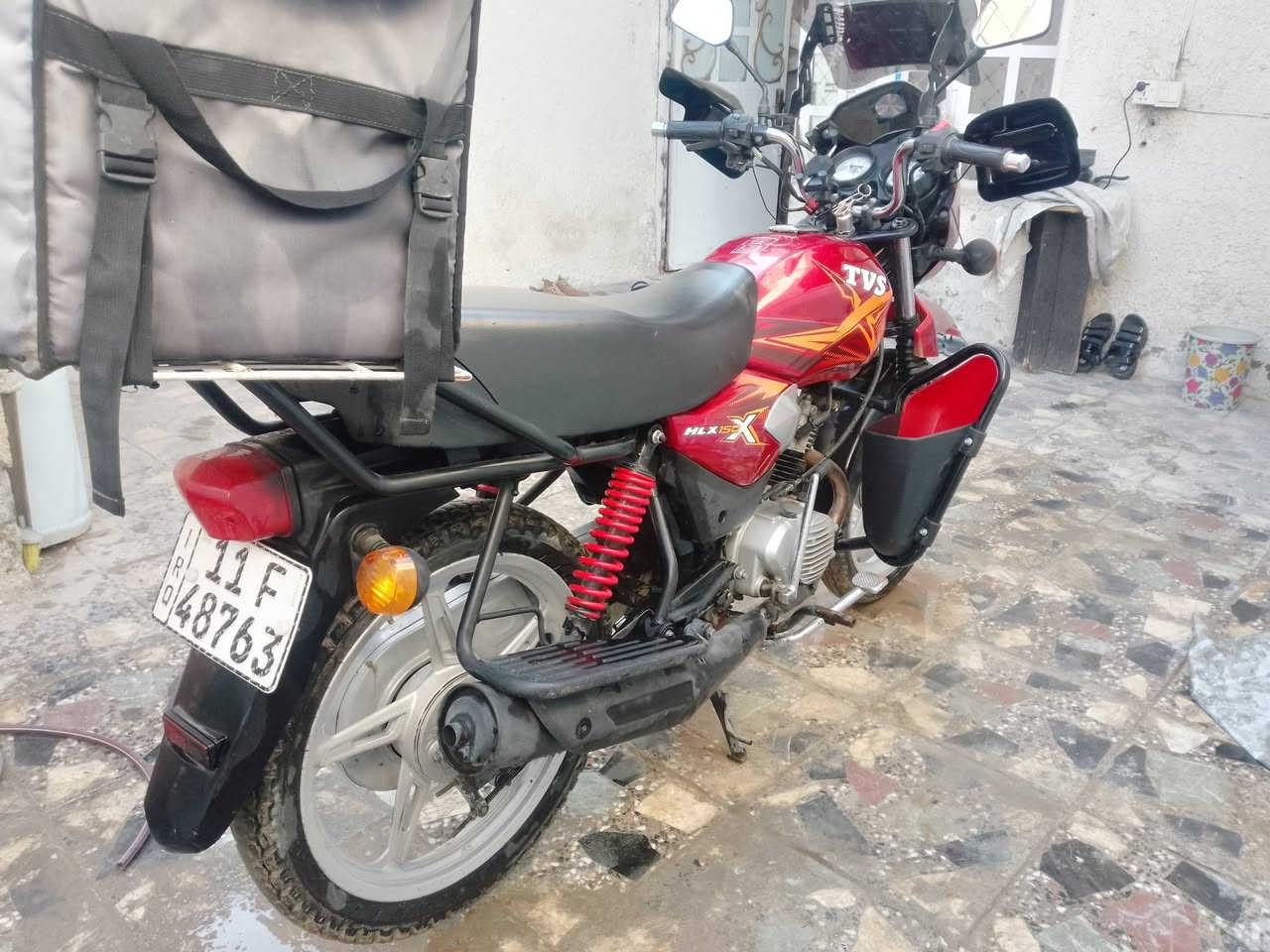 تي في اس للبيع موديل 2021 مال شركه مرقمه بغدادباسمي تحويل ثاني يوم  جديد اي نقص مابيه دراجه حلوه ونضيفه كير ومكينه مكفول برغي مامفتوح بيه سعره 2250
مليونين وربع وبيه مجال مكان بغداد الشعب
***********
