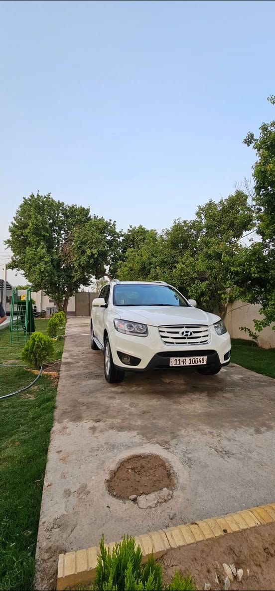 السلام عليكم سنتافيه شركه العامه خليجي موديل  2012 رقم بغداد نكليزي  بسمي  مكينه وكير مكفول 6 سلندر تخم تاير جديد تبريد 🥶 ثلج صدر امامي خلفي جديد 7راكب بيه صبغ باب السايق ول باقي اماكن قليله مثل صندوك ولباب الراكب بدون دواخل السياره مابيه نقص السعر 135 وبيه مجال العنوان بغداد الكاظميه جكوك التواصل *********** او ***********
