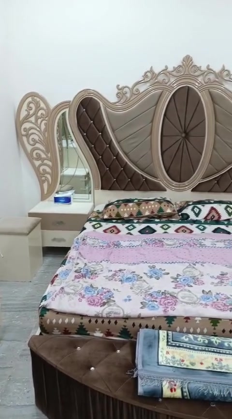 غرفه تركيه للبيع✨
السعر مليون وبيه مجال✨✨
لاستفسار على الرقم ***********
