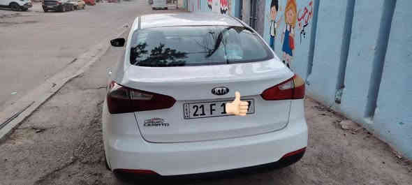 السلام عليكم كيا سيراتو موديل 13 شكل 14 
خليجي نص فول بيها صبغ شبر وشوية بطرف البنيد  بدون نواقص السيارة وجاهزة رقم شمالي 
ماشية 241 الف كم
السعر 118  وبيها مجال 
للاستفسار ***********
