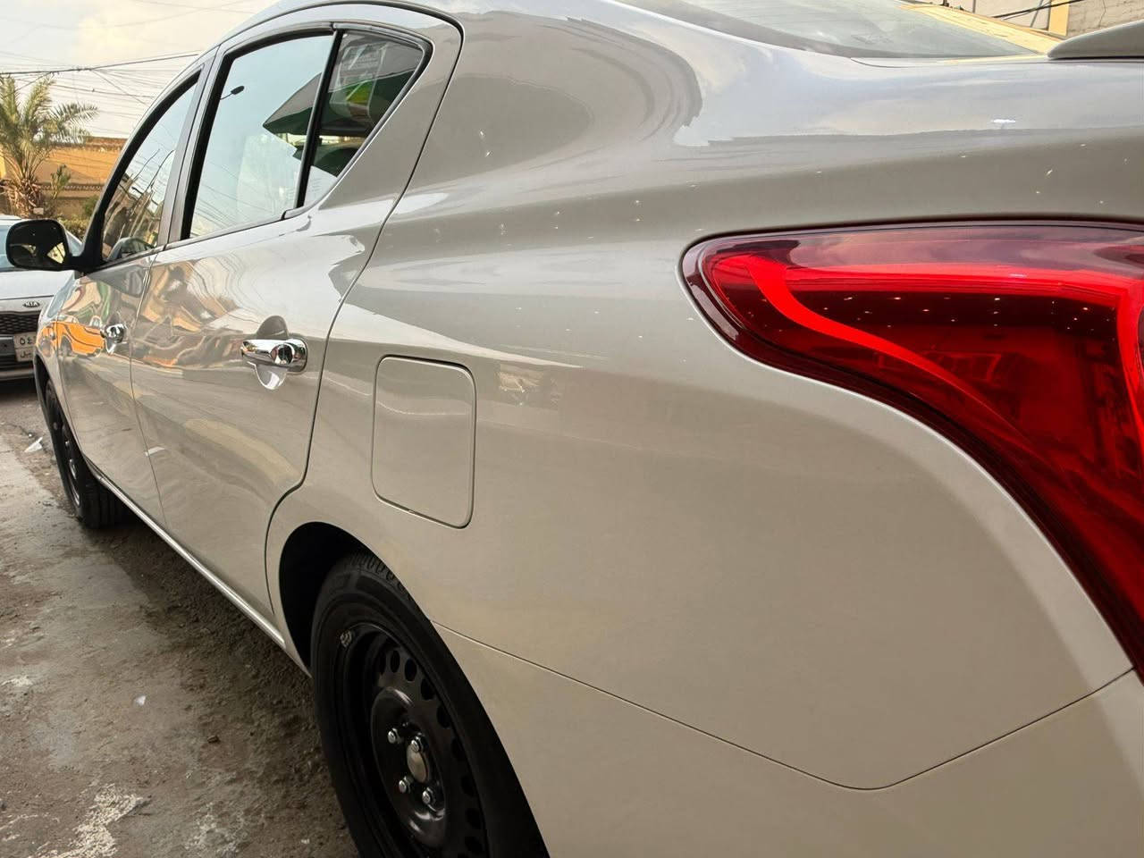 سلام عليكم البيع سني هندي ام ضمان السور موديل 2024 ماشيه 38الف مكفوله كفاله عامه من ضربه بارد والصبغ والتبديل مكينه كير وضع شركه بسمي سياره مكاني بغداد 
***********
