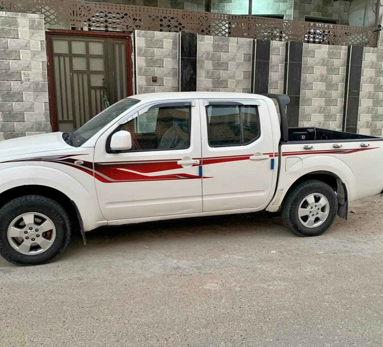 السلام عليكم سياره نيفاره 2014 كير اوتو سياره نضيفه جداً وجاهزه من كلشي كير مكينه حداديه تخم تاير كلها جاهزه ما بيها نواقص نهاىياً مال جناي رقمها انكليزي تحويل ثاني يوم رقم جديد سنويه جديه لحد 2030 مكان السياره بصره ابو الخيب الي تفيده كل الهلا بي 
السياره بيها مكانات بارد قليله + بيبان ثنين مبدلات شركه
رقم الهاتف 
*********** ابو الخصيب, البصرة
