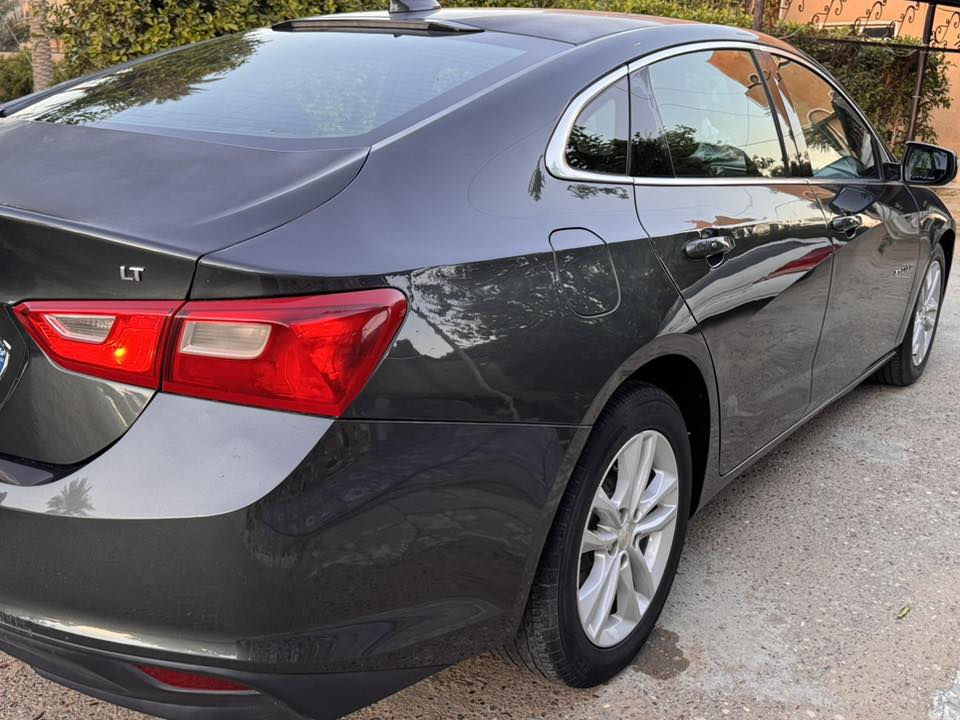 السلام عليكم 
للبيع ماليبو موديل 2018  LT
مواصفات Lt معروفه
السيارة نضيفه ومابيهه اي خلل عدا كم خدش بسيط موجود بالسيارة وواضح بالصور 
مكفوله من كلشي گير ومحرك ممفتوحات 
تخم تايرات امامي جديد 
كشن  الامامي تحكم كهرباء
بصمة بالابواب 
كاميرا 
شاشة 
محرك ١٥٠٠
العداد ١٢٩ ميل قابل للزيادة
الضرر :الجنطةالخلفية مبدل نفس اللون 
السعر :105$ 
رقم الهاتف *********** متواجد ع الواتس اب
