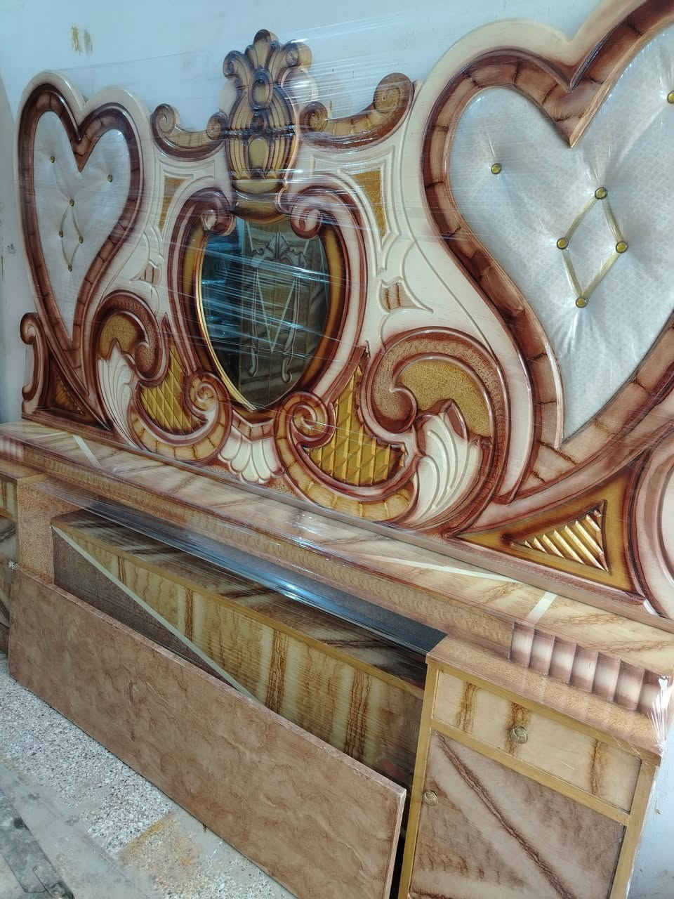 غرفة نوم ٦باب طابقين صبغ حراري نظافة فول خشب عراقي السعر ٧٧٥ الف بعقوبة كاطون شارع أبو رباح مجاور مرطبات السيد *********** مزاد ابو كرار الغريباوي
