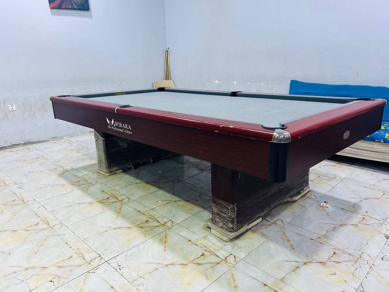 كوفي للبيع بنايه كامله المكان بعقوبه تقاطع الساده مع ميوزه باليارد نوع ويركه ونوع سوبر ماستر مع عارضة براد مع شاشه بلازمه مع ٢٠ كرسي واربع ميوزه مع ٧نراكيل مع ٥قنفات بيع شلع ] البنايه جانت اسواق كامله من سيراميك وسقف سندويج ١٠ قطع كل قطعه ١٢ متر نضيف كلش  كامله من سقف ثانوي لدات كهرباء نقاط 24 نقطه كهرباء ضفيره كهرباء ٣فيز    مع جامخانات مع كبنكات ٢ ترهم اسواق اومخزن بنص منطقه حي العبور بنايه جديده ونضيفه للبيع السعر مع كافة الملحقات 8 مليون ***********
