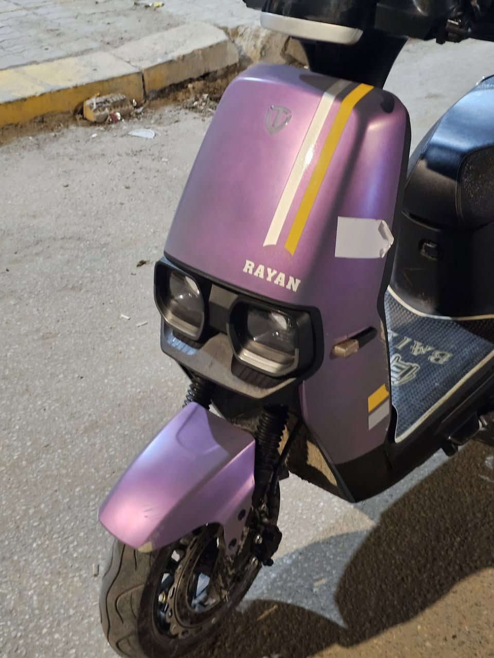 دراجه شحن ريان ام عيون 2024 
الدراجه جديده +6 بطاريات كبار+و بطارياته جديده + نظام رجوع للخلف + ثلاث سرعات+ تمشيك 70 كيلو متر وفوك حسب الاستعمال + اشاير يمنى يسرى + لدات جانبيه واماميه +بصمه تشغيل عن بعد  + لايت امامي عالي ناصي 
المكان كربلاء المقدسه
للاستفسار الاتصال على هذا الرقم ***********
