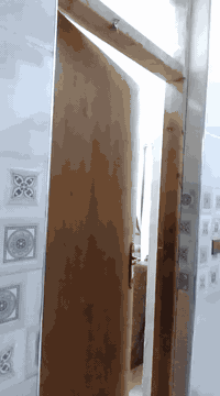 سلام عليكم بيت للبيع بـغداد بـ شعب ورا اسده بنزله 5 تبليط ومجاري البيت مكون من غرفتين جوا وحده وفوك وحده وستقبال ومطبخ وحمام داخلي وصحيات برا الاستفسار ***********
