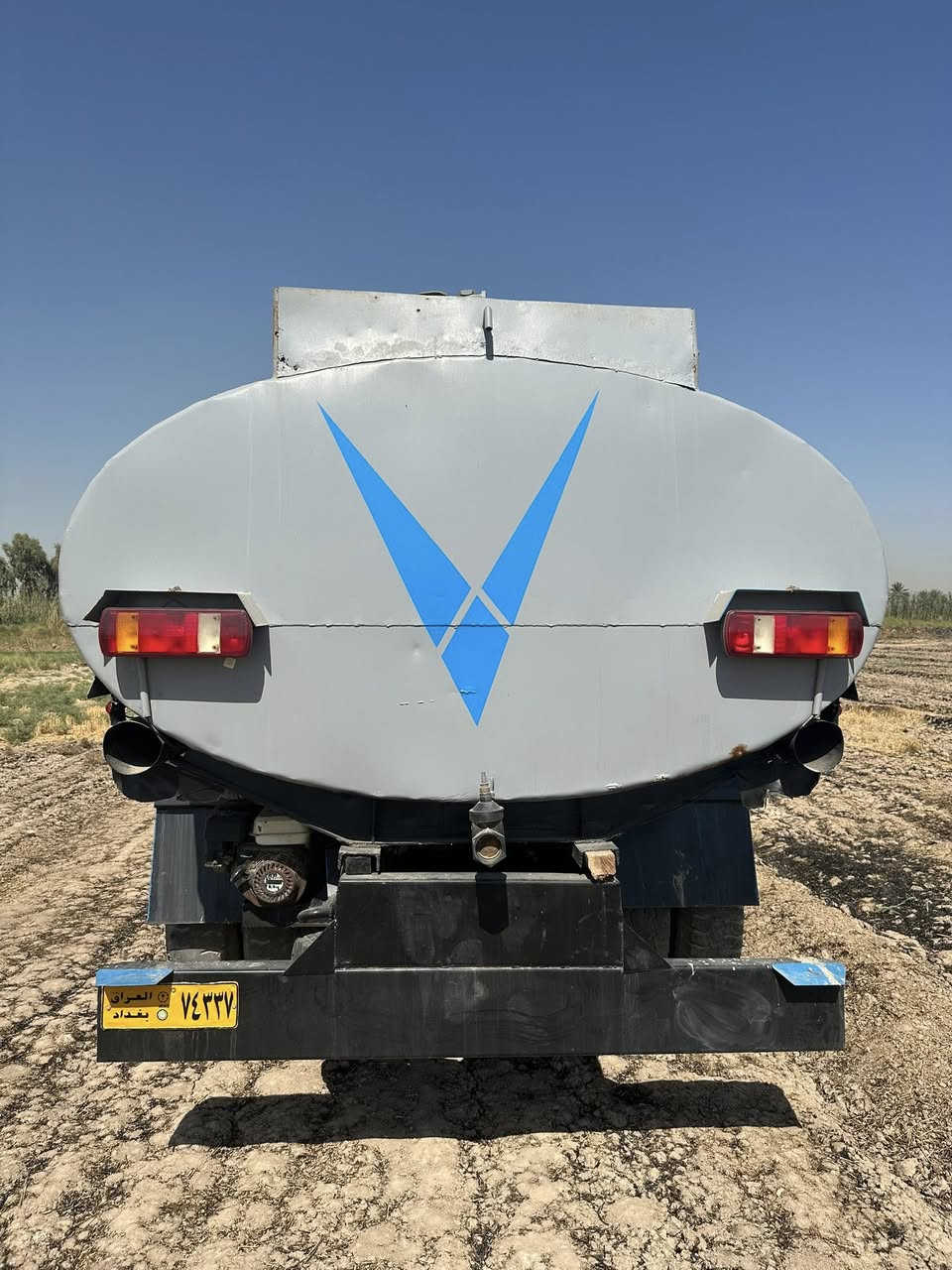 السلام عليكم 
هينو 81 معمر جديد دوشمه كشنات 
تخم تاير ارقام انكليزي سنويه بسمي
السعر 10 مليون وبي مجال 

‭0773 758 3792‬
