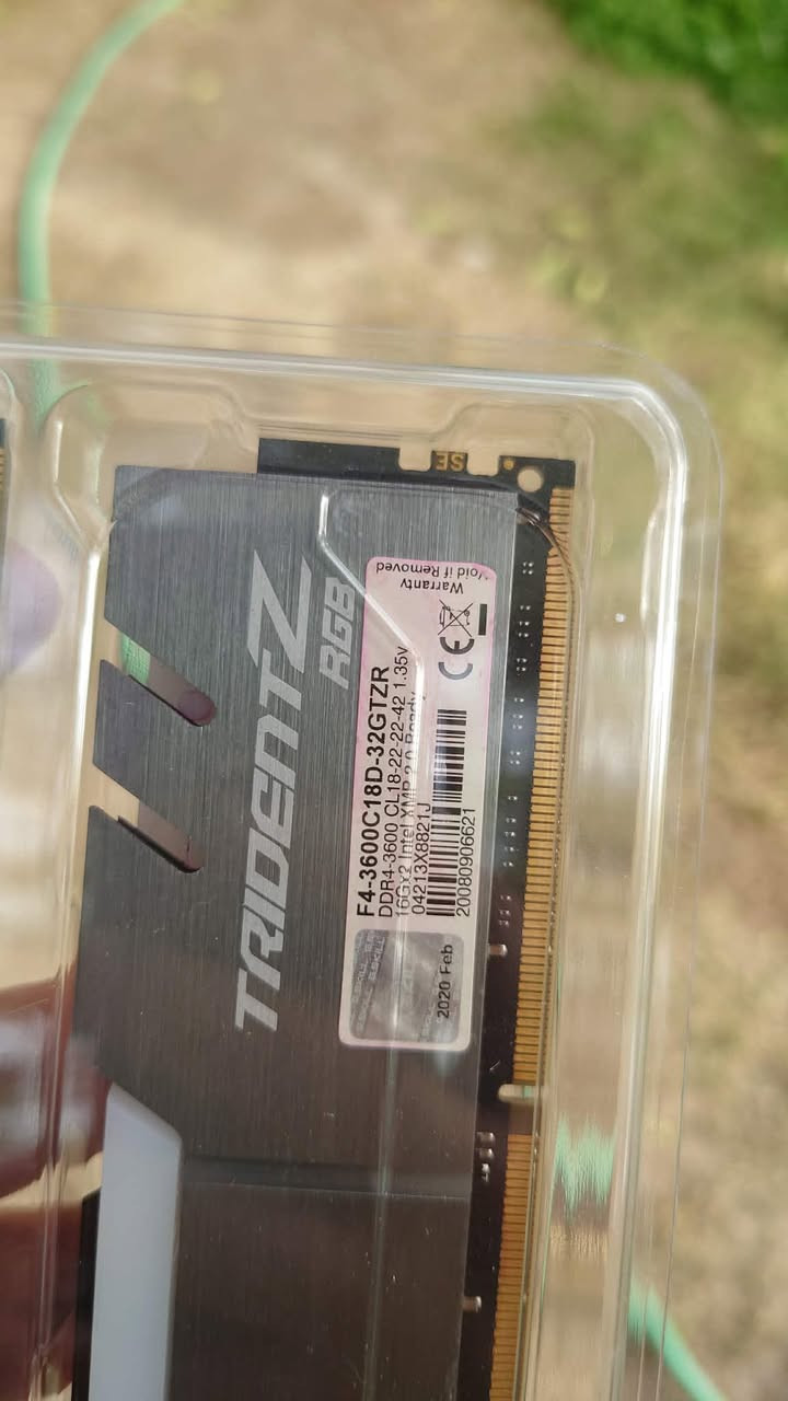 Ddr4 
32 g
3600 
RGB
مستخدم قليل


**إذا كنت صاحب هذا الإعلان وتريد حذفه لأي سبب، رجاءا أرسل رسالة إلى الدعم الفني**
