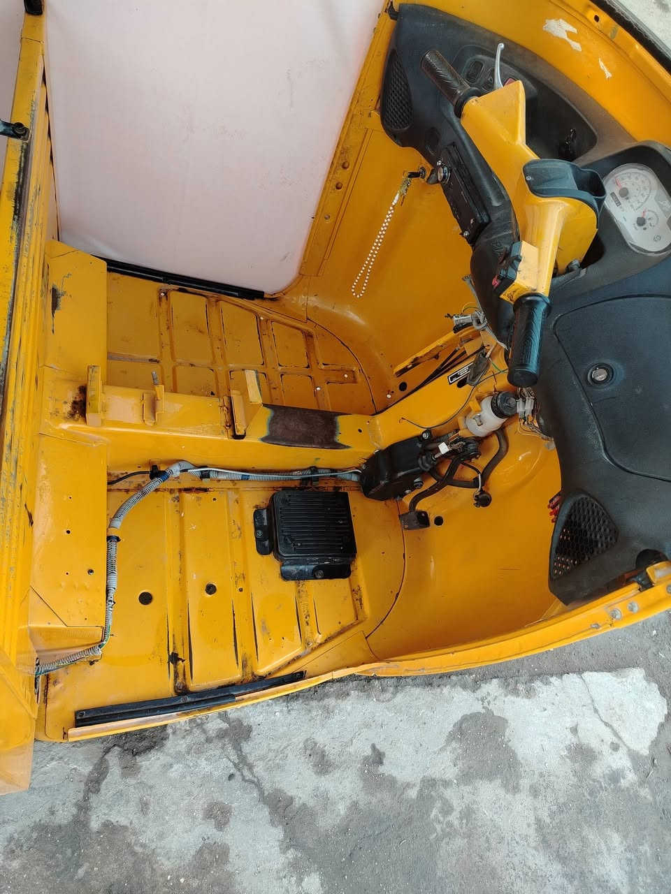 سلام عليكم تكتك بياجو موديل ٢١ كفاله عامه كشر ومحرك وأوراق سعر مليونين و٧٠٠ وبيه مجال عنوان بغداد مدينه الصدر *********** ولشراي يتصل
