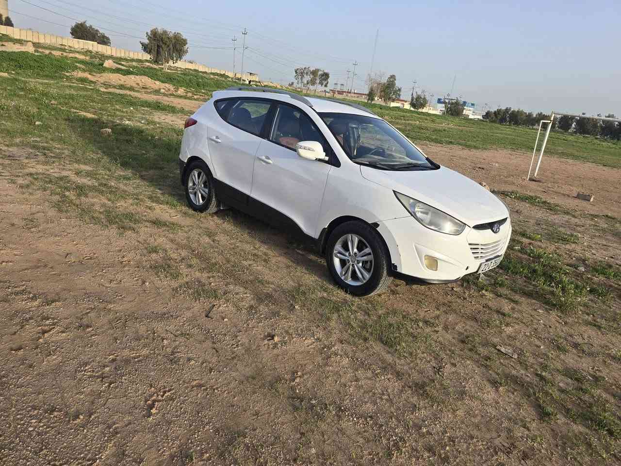 توكسان موديل 2014 
سعر 115 بيها مجال على طيبين 
كير محرك شرط 
بيها خمس قطعة رش 
*********** بيها واتساب
