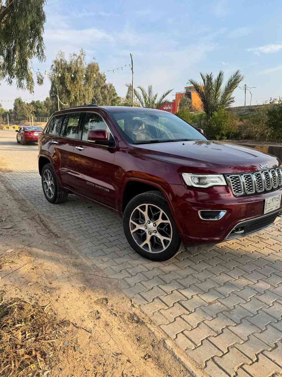 السلام عليكم
 للبيع سيارة جيب اوفر لاند بلس موديل 2021 خليجي وكاله هارلم اللون ماروني والداخل قرميدي. المحرك 3600 سي سي 6 سلندر دفع رباعي .ماشيه بحدود 63 الف رقم بغداد
 بيها كل المواصفات .جكات باربع ارتفاعات خمس وضعيات للقياده منها السبورت ثلاث شاشات وحده اماميه وشاشتين بالكشنات . تبريد وتدفئه كشنات وستيرن .كشنات كهرباء ويه ميموري .نظام صوت قوي . شاشه كبيره ويه نفيكيشن .دخول بصمه وتشغيل عن بعد .ستيرن كهربائي ويه تدفئه حساسات امامي وخلفي ونقطة عمياء رادارات وحساس مانع تصادم اضويه لد امامي وخلفي ويلات عشرين تخم تاير السياره كلش نضيفه وتخبل .تايرات وصدر جديد قبل شهرين ما بيها شي غير باب خلف السايق مصبوغ وصاير حادث بسيط موجود تقرير  .ومبدل عدسات لان ضوهه الاصلي ضعيف معروف الامريكي .سياره جاهزه للاستعمال ما تحتاج شي
سعر ٣٠  وبيها مجال ان شاء الله


**إذا كنت صاحب هذا الإعلان وتريد حذفه لأي سبب، رجاءا أرسل رسالة إلى الدعم الفني**