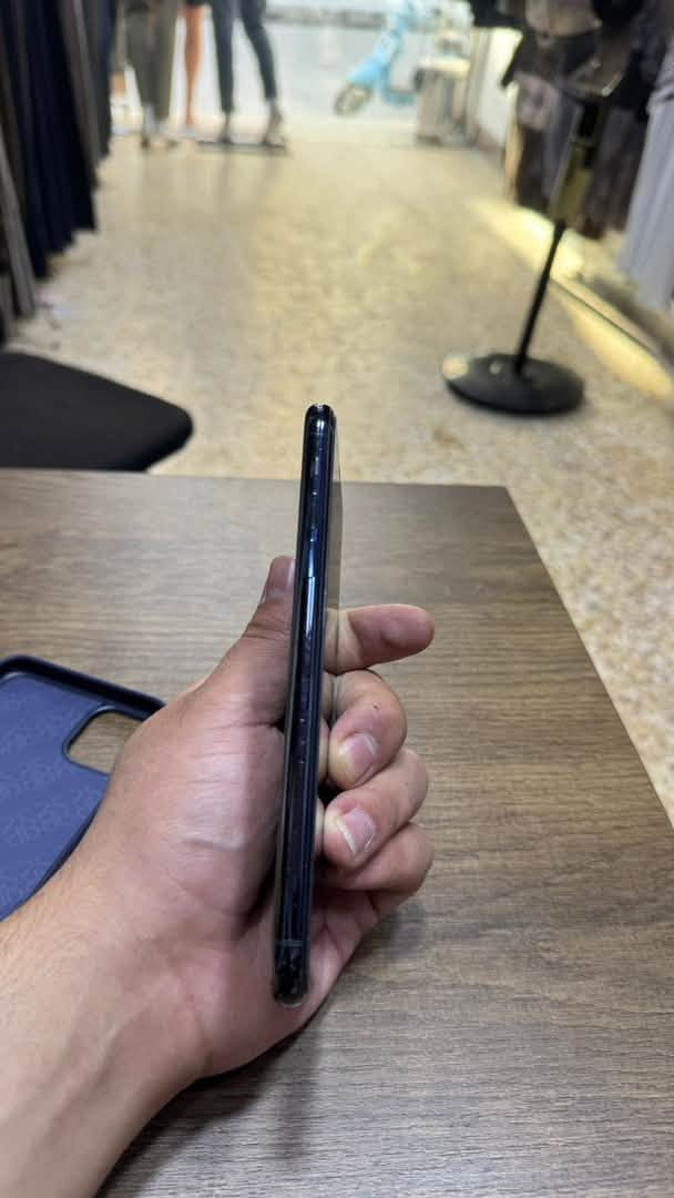 السلام عليكم للبيع آيفون 11برو ماكس شرط شرط ما مفتوح فقط نقطه بل شاشه إلى موضحه بل صور
والضهر مفطور 
الباطاريه73
الذاكره 64
دبل سيم 
الجهاز كلو شغال شرط اي خلل مابي
السعر 275 بي مجال حك جيتك
*********** واتساب 
الخاص مفتوح
