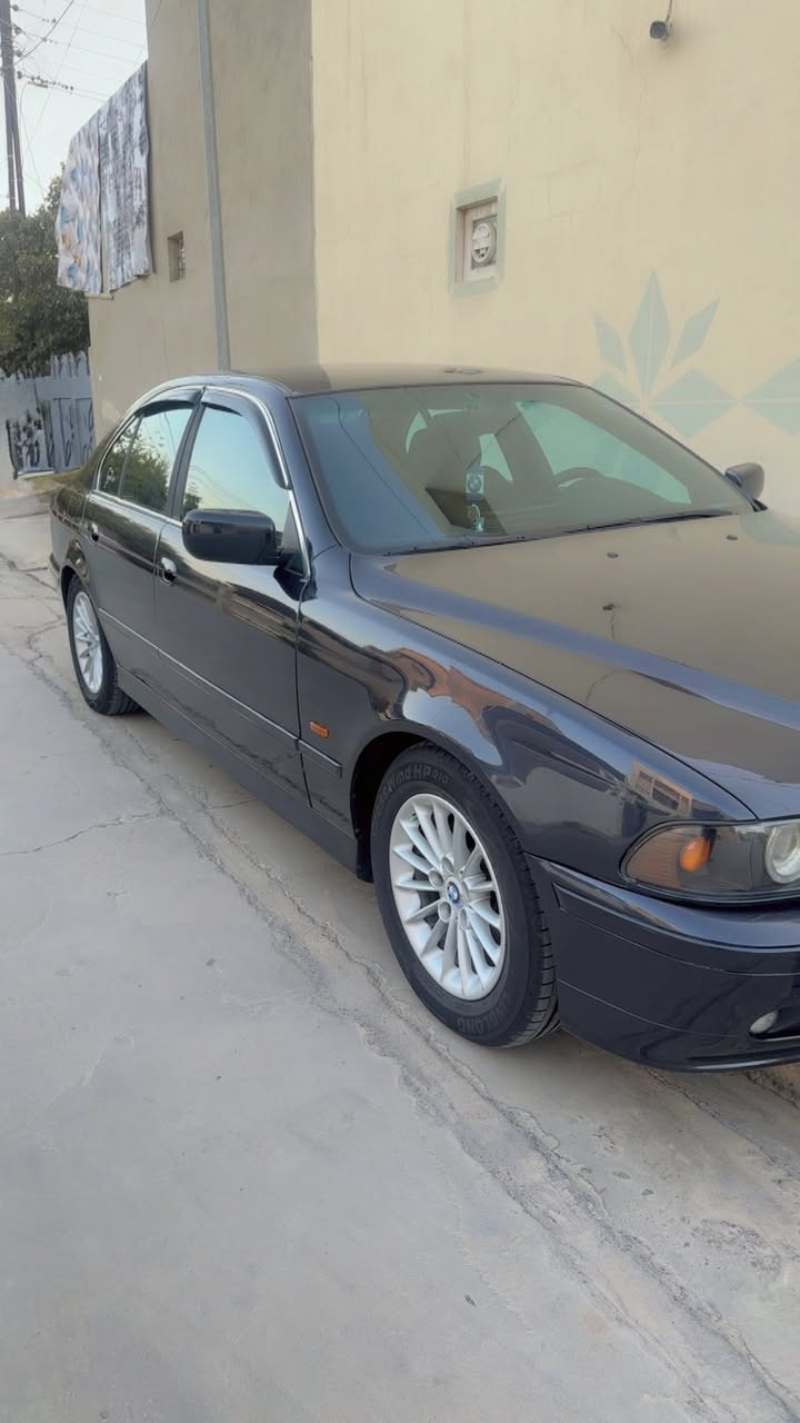 سلام عليكم
الحلال للبيع صقر  BMW E39 

530iA  محرك دبل فانوص كير محرك شرط

لون نيلي حبري بدون ضربة مصبوغ بس جمالية

موديل 2000

رقم السليمانية دولي سيارة بسمي  سنوية جديدة  لحد 2030 هزة جديدة يعني كبل حول

كوبون بانزين

تبريد تدفئة شغال 

منظومة عدسات  زينون علي ناصي وغرفتها جلد اسود ودشبول صاج اسود ملكي جديدة وكلشي ابشرط

سيارة خير من الله مابي اي نواقص كل شي شغال وبشرط الفحص

مكان سيارة كركوك 
وهذه رقم صاحب سيارة (***********)
