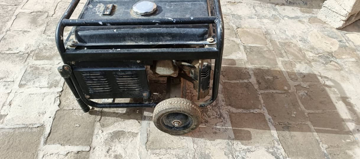 مولدة 12 للبيع مشتغلة شي قليل ومتروكة من فترة ***********
