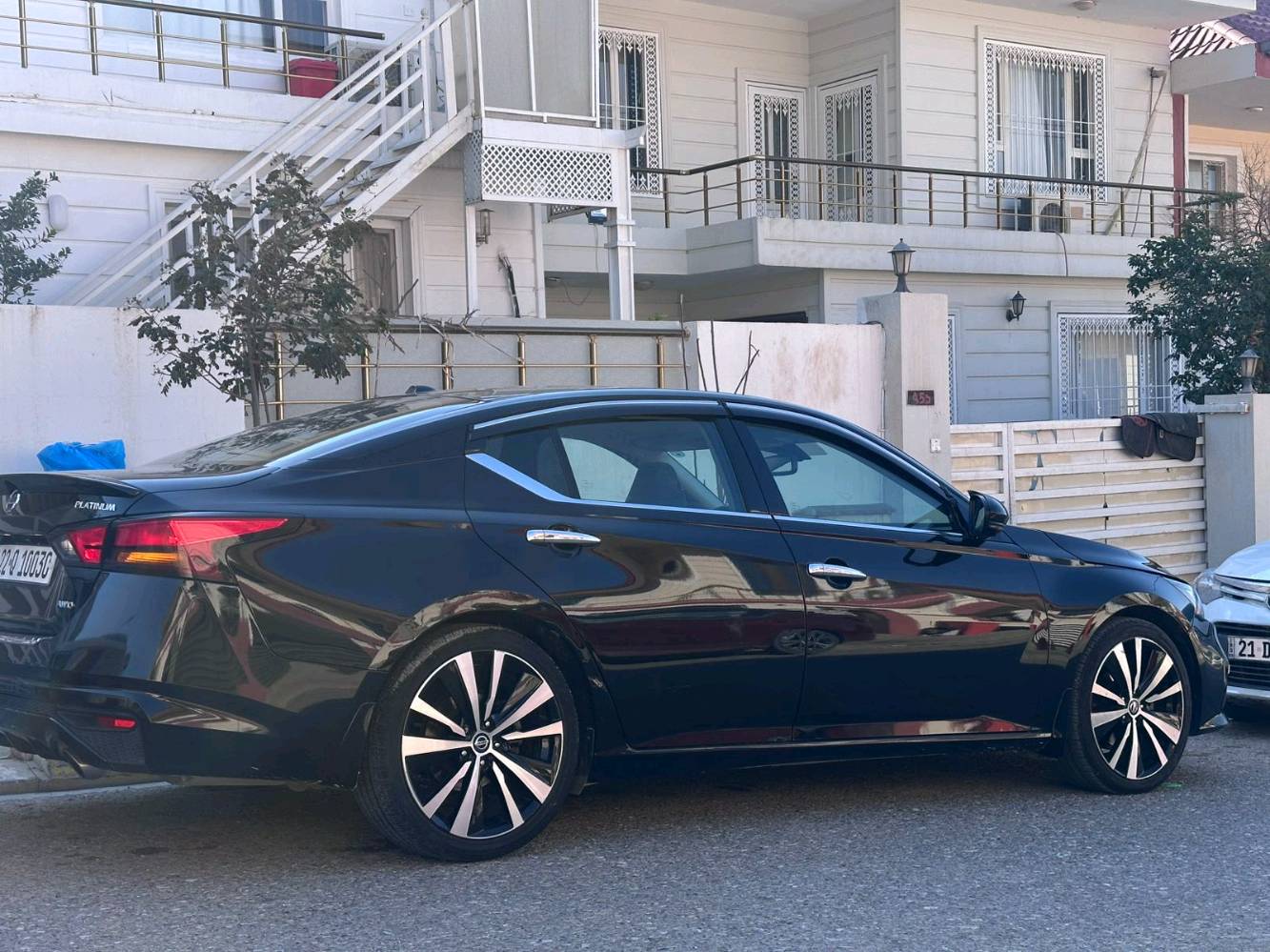 Nissan Altima 2022 Platinum 

مواصفاتها فول اخر شي بالالتيما

سقف سلايد 
كشن هيتر 
استيرن هيتر 
كشنات كهربائي 
كشنات جلد
كشن خزن ميموري 
رادارات جانبية و امامية و خليفة 
قيادة ذاتية 
٥ كاميرات 
٣٦٠ درجة كاميرا 
مراية الجانبية هيتر و اشارة بيها 
مراية الداخلية تعتيم بالليل 
مراية الجانبية تنزل ويه البك R
تبريد خلفي 
نظام خرائط بلادية 🌏
نظام السماعات  Bose 🎼🎼🎙️
نظام فور ويل السيارة 

 
حادثها 
جاملخ و بونيت بدون شواصي 
ايرباك بس سايق طاك و راجع بلادي 

هذا رقم الشاصي 1N4BL4FW5NN398969
 
السيارة ماشية ٦٧ الف ميل 

السعر:151$

***********