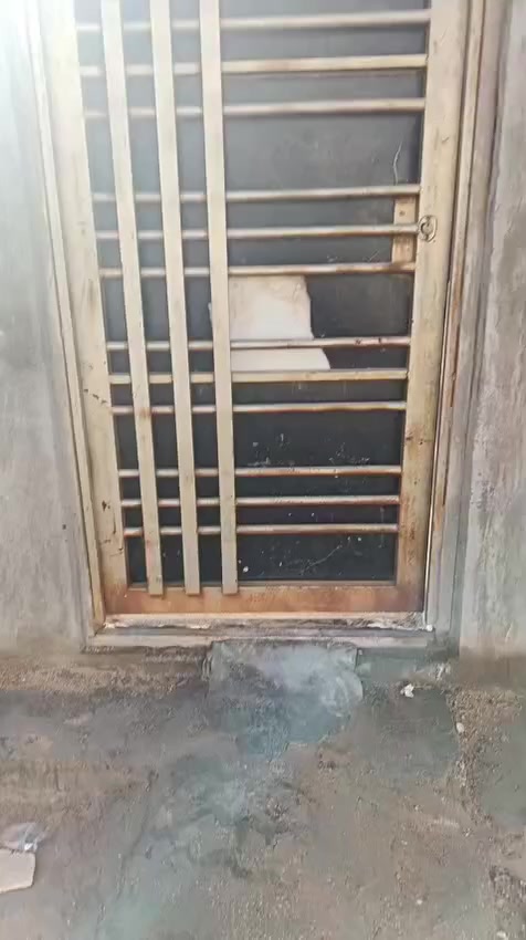 بيت للبيع مساحه العرصه 100م
بناء 60م
صب كونكريت بناء حديث  
البيت كامل من كلشي 
يحتوي مطبخ صغير وحمام وصاله. وغرفه نوم 
بيتونه ودرج 

العنوان  ، علوه الفحل شارع الفلل قرب صوره الامام العباس. الفرع الخامس 

زراعي 25 ملك صرف 
السعر. 28م 
بيه مجال قليل 
الاستفسار على الخاص


**إذا كنت صاحب هذا الإعلان وتريد حذفه لأي سبب، رجاءا أرسل رسالة إلى الدعم الفني**