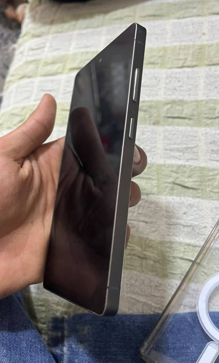 S25 اماراتي
مكان حله. شارع 80       مراوس حسب القناعه 
                 لجهاز  نضيف ويخبل 
والله 
رقمي واتس ***********
