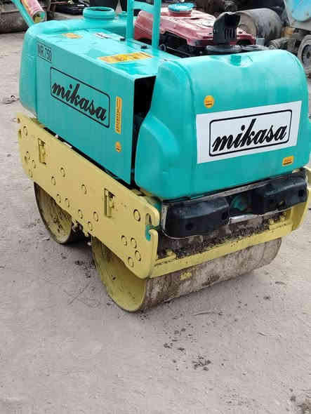 حادله ميكاسه يدويه وارد يابان
وزن (ثلاث ارباع )الطن عرض 60سنتمتر 
هزاز فول 
طفايه حريق 
قماجي جدد
سيفتي  
جاهزه للعمل 
مكاني واسط الكوت مركز المدينه اي استفسار اتصل بلرقام اثير ***********اسيا ***********
نعتذر عن الرد في الخاص ☝☝☝☝
