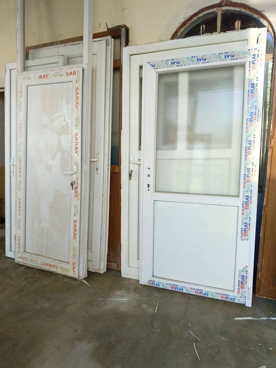 تم وبحمد الله وصول وجبة ابواب وشبابيك بلاستك بي في سي مستعمل بالة شمالي بكافة القياسات للتواصل يرجى الاتصال على *********** ‬‏/‪0775 122 4079‬‏ متوفر واتساب.  او مراسلة الصفحة. الموقع/ طريق الخالص بعقوبة . مدخل قرية البدوانية مقابيل قرية الاسود الصغير
