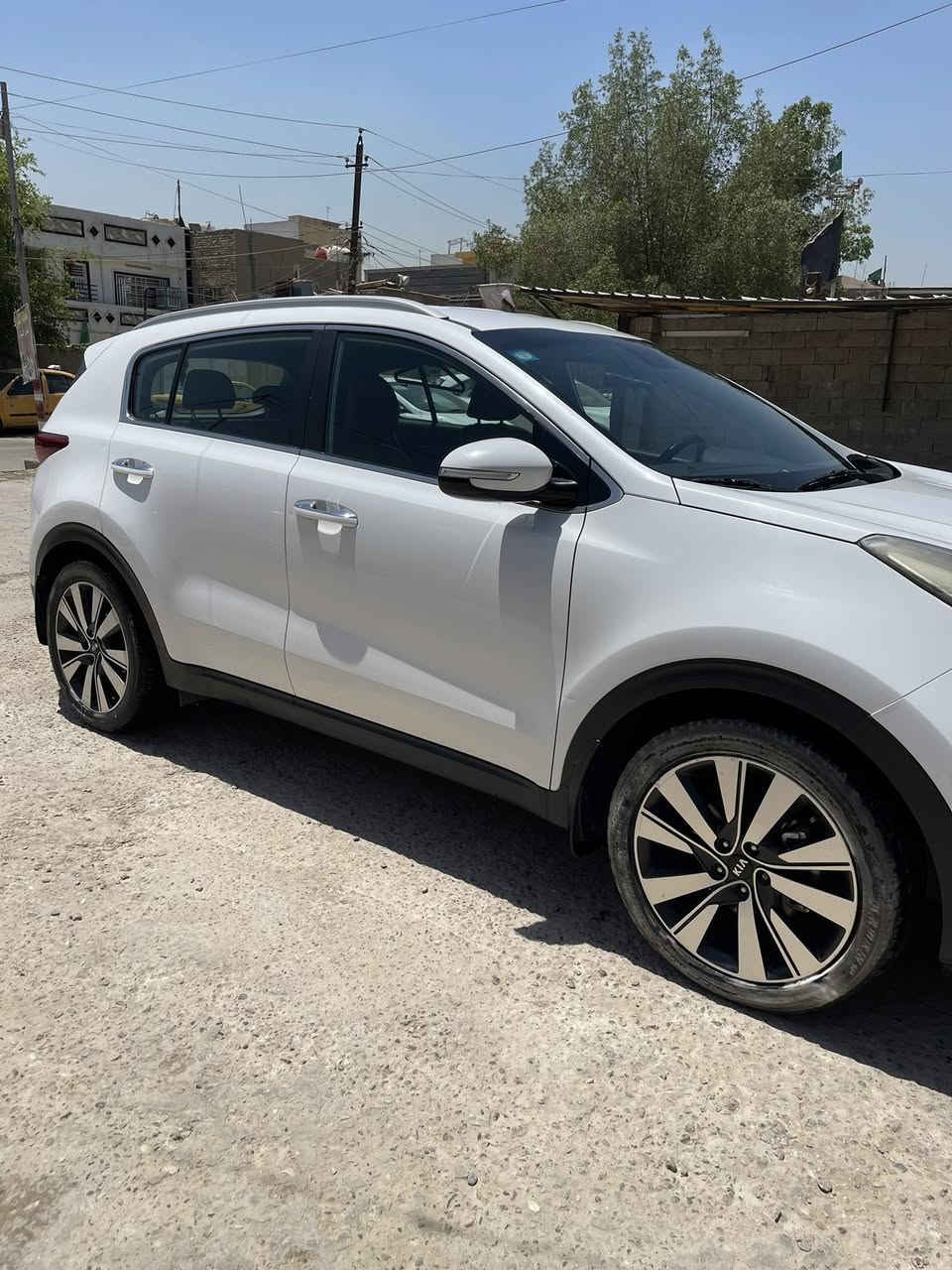 سبورتج ٢٠١٨ خليجيه ماشيه ١١٨ قابل للزياده …المواصفات العاديه ويل كب مري اشاير وشفط حساسات امامي خلفي 
مابيه ضربه (مرفق سونار)
سعره ١٨٠ وبيه مجال تواصل ***********
