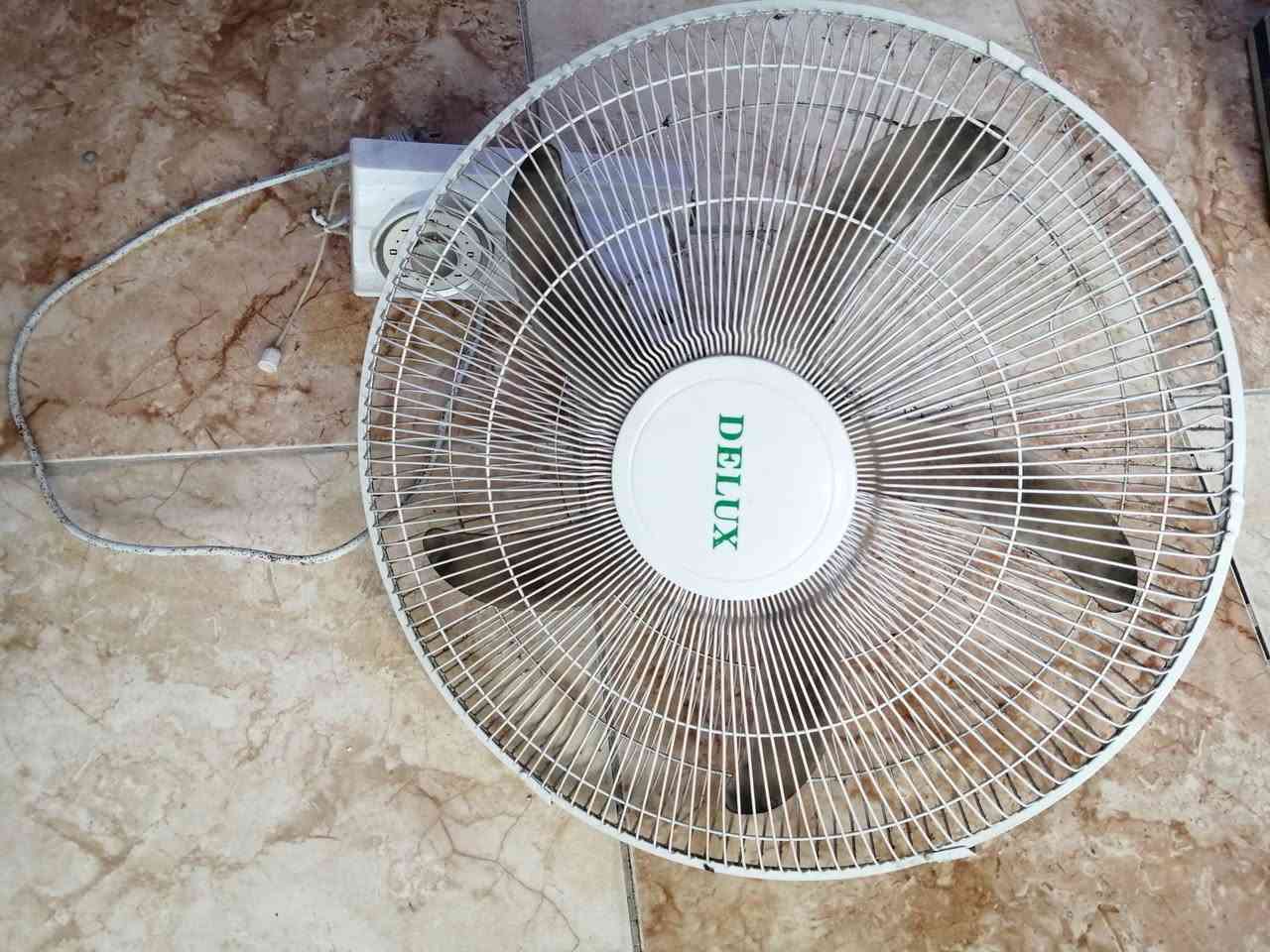 مساء الخير ع الجميع
غراض مستعمله للبيع مثل ماموجود بالصور
كل وحده وسعرها مكانهن الديوانية /حي رمضان
المبردة البرفاب ب100
المبردة الداخليه ب100
الفلتر ب60
المروحه 15
وبيهن مجال للشراي ان شاء الله 
 للاستفسار أكثر الاتصال على الرقم ***********
