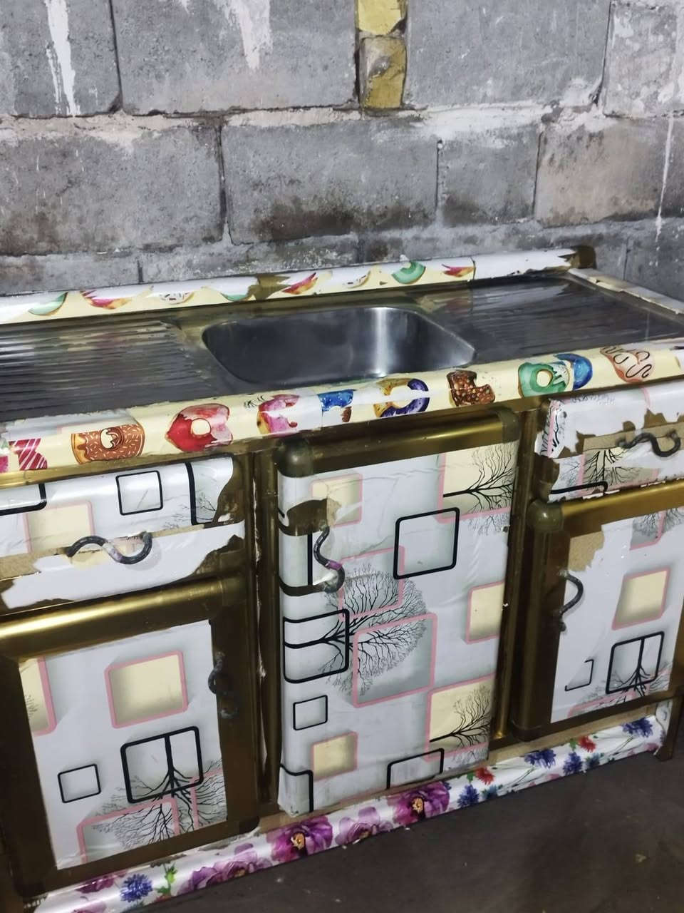 كاونتر مستعمل لبيع ٣قطع لسعر ١٤٠الف مجال قليل عنوان بصرة ابو لخصيب هاتف *********** بي وتساب
