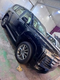 السلام و عليكم الاندكروز موديل 2025 بحاله الزيرو ماشيةالف 1000كيلو رقم...