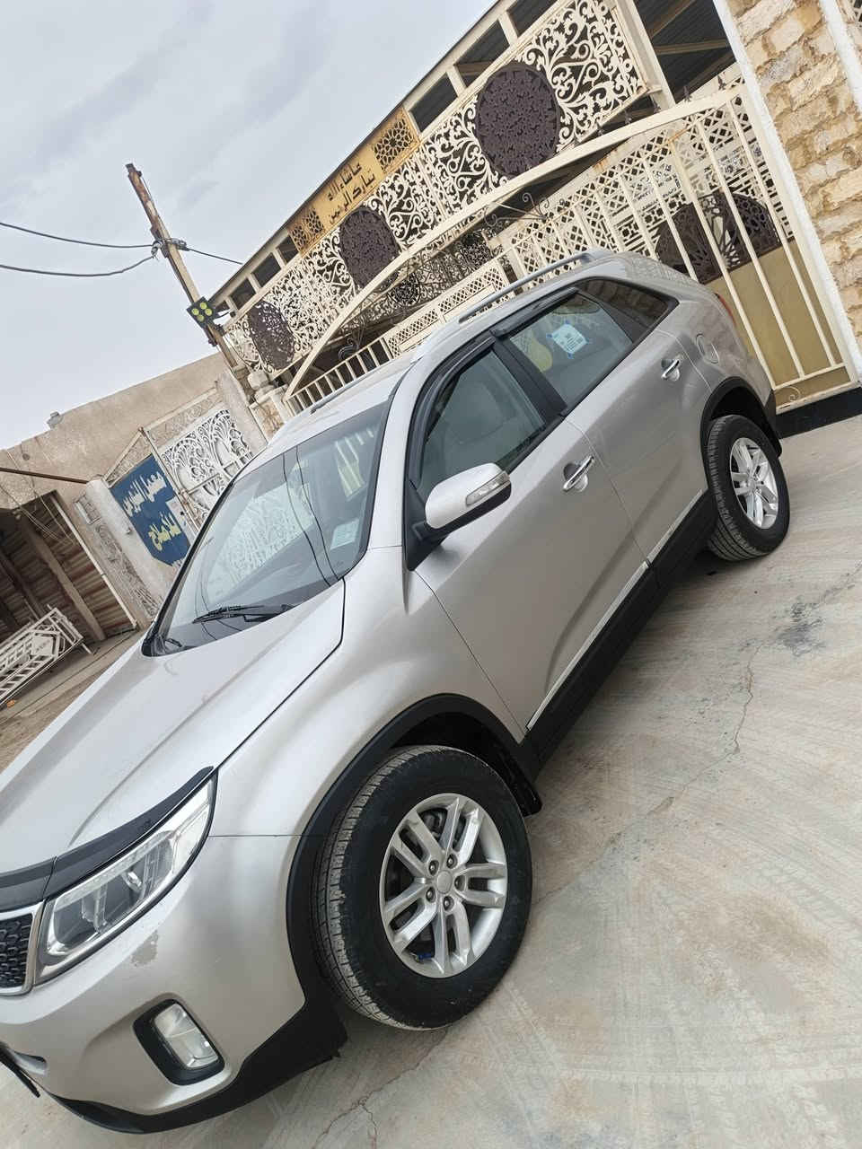 السلام عليكم كيا سورنتو موديل 15 سياره جاهزه مو فول نص فول سياره حلوه نصبتها حلوه  سياره خمسه راكب حداديتها حلوه سعر السياره 130 وبيها مجال رقم الهاتف *********** عنوان ديالى خان بني سعد
