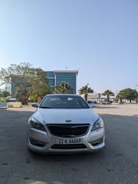 كيا كادنزا 2011 خليجي 3500 V6 دوش رقم بغداد وهزه  مصارلها ٧ اشهر ماشيه...
