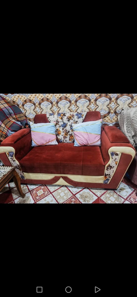 السلام عليكم
تخم قنفات تركي 5 قطع 10 مقاعد نظيف مع ميز بلازما
 سعر القنفات 400 الف والبلازما 75 الف
العنوان الزبير ***********
