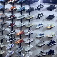 احذيه باله اوربي تقريبا 150 قطعه شلعه سعر القطعه 9 الف رقم 07706305900