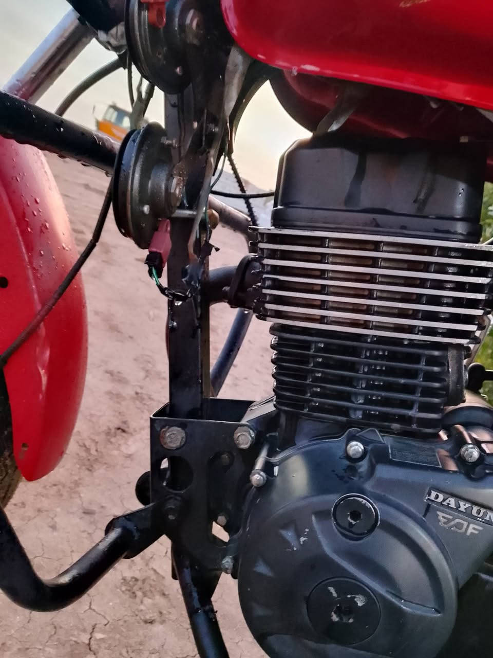 السلام عليكم دايون البيع موديل2022،بدون وراق بس مكاتبه بليته ورقم شاصي مكفوله كفالة عامه دراجه جديده وضع شركه تخم تاير جديد محرك مامفتوح شرط كهربائيّات كلهى شغاله باتري جديد بريك دهن نكره سلف السعر 900بيهى مجال العنوان بابل رقم الهاتف ‏‪***********‬‏
