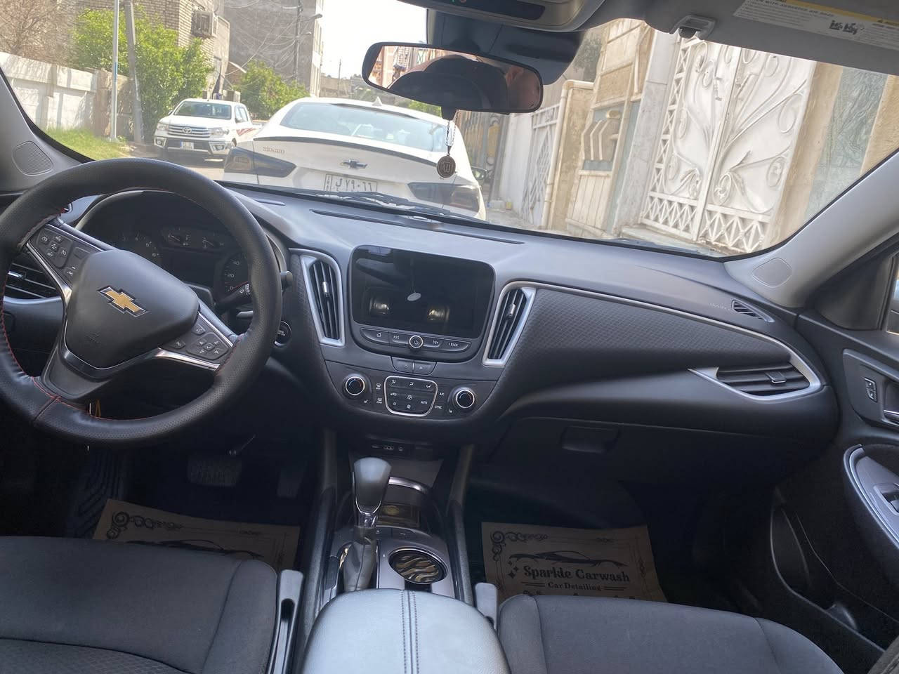 ‏‎السلام عليكم
‏‎للبيع ماليبو موديل2024فئة LT  
اللون فيلي  السيارة //   حادث السياره قبق جنطه فقط بدون ارباك بدون دواخل والصور الحادث بلمنشور 

‏‎المواصفات 
‏‎🔴 بصمه ابواب + جنطه
‏‎🔴تحديد مسار 
‏‎🛑محرك 1500 توربو ✈️
حساسات خلفيه 
‏‎🔴 رادار امامي 
‏‎🔴سايد بريك بصمه
‏‎🔴مانع انزلاق
‏‎🛑تشغيل عن بعد ⚡️
‏‎🛑لدات اماميه نهاري 
‏‎🛑 اوتو بريك /توقف ذاتي عند الاقتراب 🚳
‏‎🛑كشنات تدفئه + كهرباء ⚡️ 
‏‎🛑تبريد مناخين منفصل SYNC
‏‎🛑تبريد قطعتين امامي خلفي 
‏‎🛑شاشه كبيره تدعم 📲Android Auto/car play
‏‎🛑خرائط Gps📌
‏‎🛑كامره خلفيه 📷
‏‎🛑كروز مثبت سرعه
‏‎🛑شاشة ضبط واعطال بل دشبول
‏‎🛑منافذ USP/ 12V /Tip C
‏‎🛑مانع انزلاق ⛔️
‏‎🛑حساس اطارات‎
🛑4 دسك/ Abs
‏‎السياره جاهزه ونظيفه جداً بدون نواقص
‏‎السعر 155 و بيها مجال بسيط
‏‎مكاني بغداد الحرية

***********
