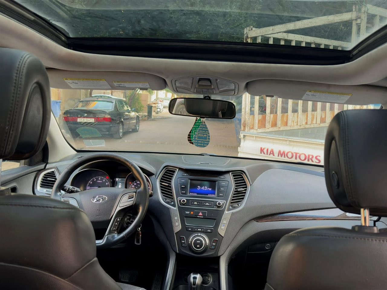 السلام عليكم اخوان للبيع
هونداي سنتافي
الموديل : 2018
وارد كندي ضررها البنيد بي بارد فقط
وهنا بالعراق الجاملغ الأمامي من جهة سايق بي طخه بسيطة ومبقيها عل وضعها
 السيارة بدون قطرة صبغ وبدون تبديل وبدون ايرباك 
حجم المحرك : 4 سلندر 2400 Gdi
لوحات السيارة : كربلاء بأسمي جاهزة تحويل ثاني يوم 
مواصفات السيارة :
بانوراما 
كشنات جلد
كشنات كهربائي
تدفئه كشنات أمامي وخلفي
حساسات خلفية 
شاشة صغيرة 
شاشة اعطال
كامرة خلفية دوارة
سويج شخاطه
5 راكب
تحكمات ستيرن
اوتو هولد
فور ويل 4x4
كروز سرعه 
نظام منحدرات 
مانع انزلاق
تبريد قطعتين
لد امامي
بلاجكتور امامي وال....... يعني سيارة فول عدا البصمة 
السعر 145
ورقة وبيها مجال للشراي والي ميعجبه سعر يدعيلنا بالرزق 
مكان السياره :كربلاء المقدسة 
للاستفسار اكثر الاتصال على : ‭***********
