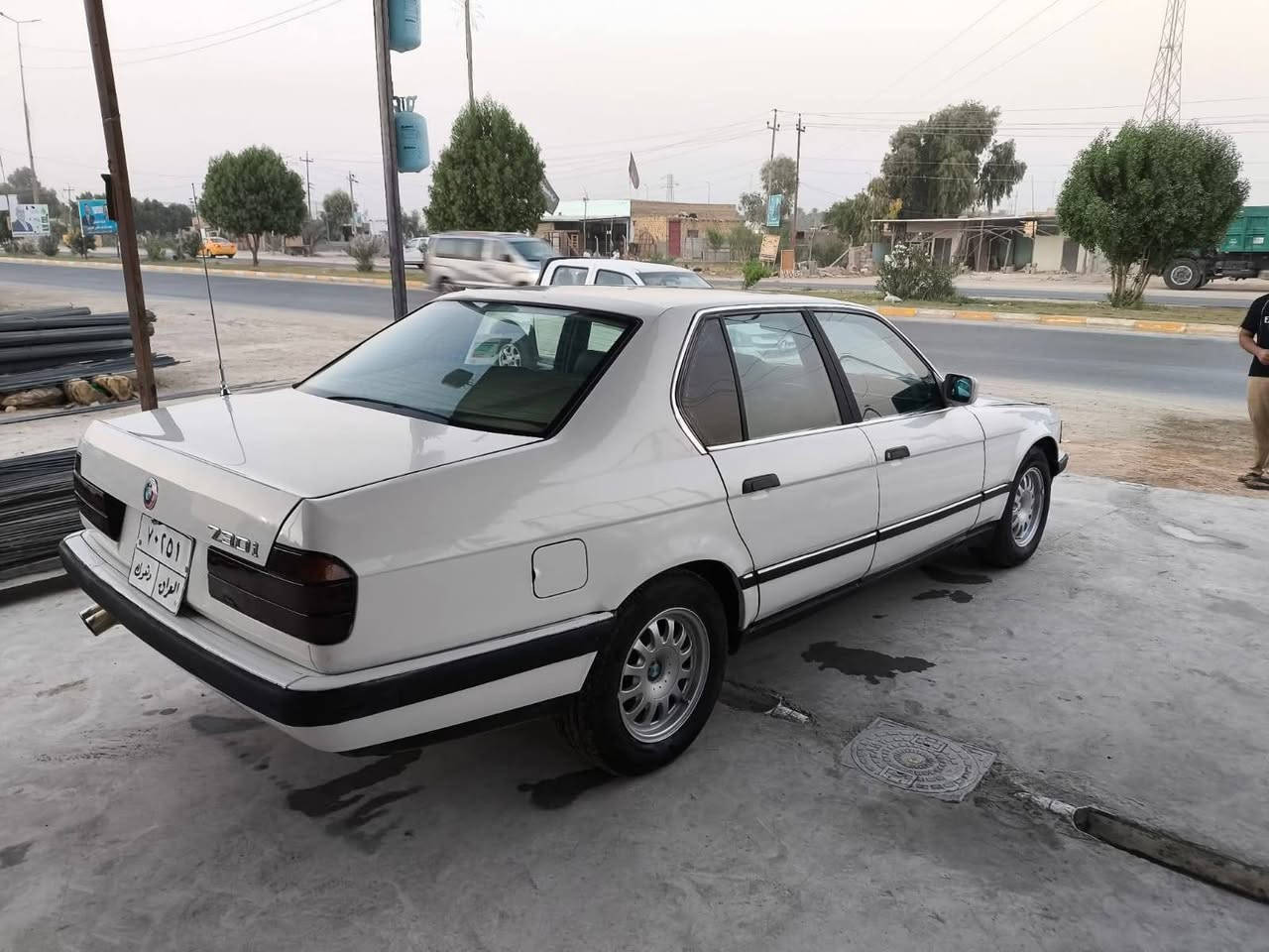 بي ام دبليو 735 مكينه 35 موديل 92 سياره جديده وبلادية بمعنى الكلمة مصبوغة فقط حزام بدون ضربة ، بنيد قماره جنطه وضع الشركة بلاصبغ
محرك وكير عالفحص جدد
كهربائيات كله شغاله وضع الشركة 
تبريد منضومه جديده ثلج 
مسجل وتخم سماعات كلهن شغالات
تخم تاير 
سياره جاهزه ما تصرف عليه
صدر جديد ستوني مبدله
بريك وره وكدام بالمكان
داخله غرفه جديده كلش حلوه 
ترايك شرط 240 وتهد ستيرن
سعره 60 او مراوس بطه
***********
