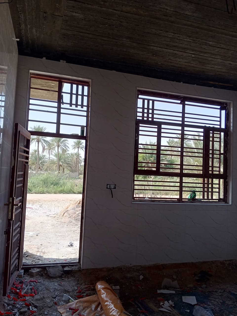 سلم عليكم خلفه سراميك متفرغ
***********
