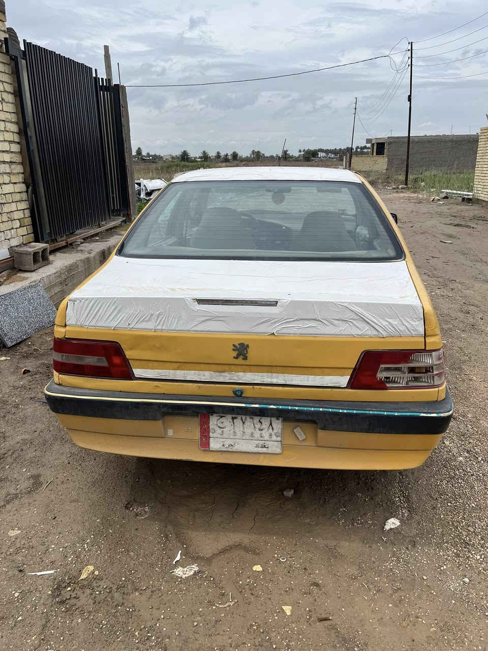 سلام عليكم بيجو لميس مديل 2015
السياره بيه البريك فاكس ولاويل بم مال دهن فقط 
وعليه غرامات وهل موجود السياره كدام العين 
بعد مابيه شي السعر 25 وبيه مجال    المكان بغداد . ***********
