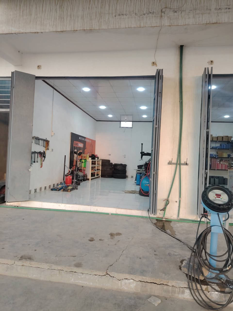 بسم الله توكلت على الله
يوجد جميع انواع الدهن في مركز خدمات السيد 
لزيوت كافه السيارات الصغيرة والكبيرة
الموقع ورة جسر ام الشبابيط 
مقابيل اسواق الحاتم العدوله 
الاستفسار اكثر التصال على الرقم ***********
