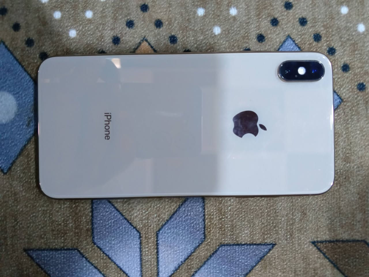 السلام عليكم للبيع فقط.    ايفون  Xs max ذاكرة 256دبل شريحه مو تك شريحه الجهاز نضيف كلش ومكفول مبدل بس بطارية والباقي نضيف لا شخط ولا كسر بي السعر 200وبي مجال كلش بسيط المكان نجف كوفه عباسية ***********
