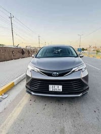 تيوتا سينا. للبيع مديل ٢٢ محرك ٢٥٠٠ هايبرد. سياره حادثها بسيط. بس بيها...