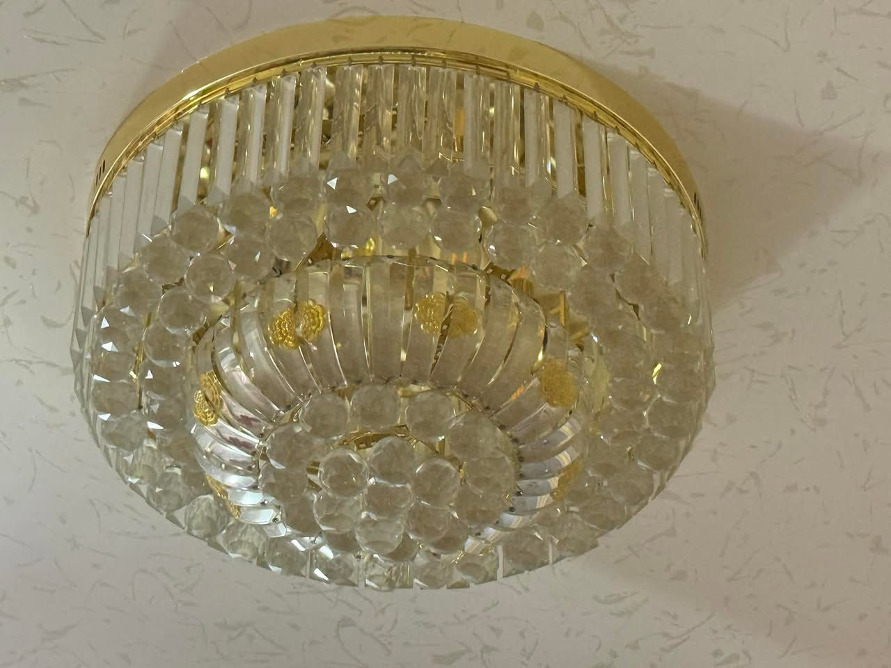 الثريا الكبيرة ٤٠٠ والزولية ٣*٦تركي ١٠٠ والمعرض ٣٠٠ والثريا الصغيرة عدد ٢ ويصير سعرهن ٢٥٠والثريات بيهن مجال مكاني بابل


**إذا كنت صاحب هذا الإعلان وتريد حذفه لأي سبب، رجاءا أرسل رسالة إلى الدعم الفني**