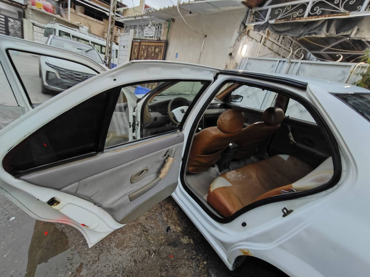 السلام عليكم
سمند سورن موديل 11
السياره ضربتها خشم الجاملق الايسر مثل ماموضح بصور
السياره جاهزه تبريد مكينه كير حداديه الغرفه شوف عينك

رقم بصره دولي 

راعيها يريد تحويل 
السعر المطلوب 37
