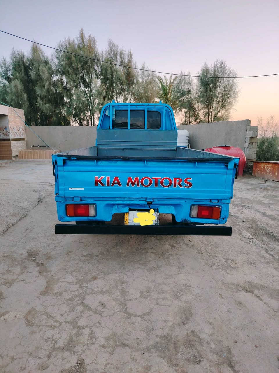 السلام عليكم كيا للبيع موديل 94رقم نجف ومكانها بابل شوملي مكفوله من لكير واكسن ومحرك  سعرها 52وبيها مجال  تحويل ثاني يوم رقم تلفوني ***********
