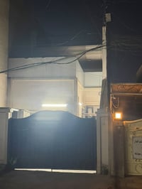 بيت الايجار مقابل امن لعامه قريب عله شارع يحتوي البيت عله ٣ غرف نوم وص...