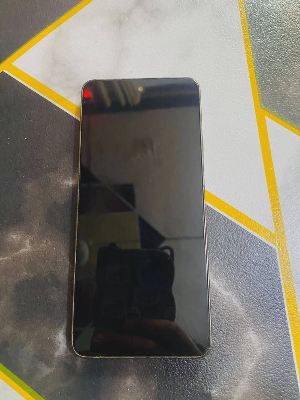 مستخدم ثلاثه اشهر الرقم واتساب *********** السعر 180
✅ مواصفات ومزايا Oppo A5 Pro

شاشة 6.67 بوصة IPS LCD بمعدل تحديث 120Hz وسطوع يصل إلى 1000 نيت — عرض واضح وسلس. 

كاميرا خلفية رئيسية 50 ميغابكسل + مستشعر عمق 2 ميغابكسل، وكاميرا أمامية ‎8 ميغابكسل للتصوير والسيلفي. 

بطارية كبيرة ‎5800 mAh‎ مع شحن سريع ‎45W‎ — عمر البطارية جيد جداً. 

أداء قوي ومعالج ‎MediaTek Dimensity 6300‎ (أو حسب الإصدار) + نظام ‎Android 15 / ColorOS 15‎ — أداء مناسب للمهام اليومية. 

مقاومة للماء والغبار بمعايير ‎IP68 / IP69‎ + تصميم متين (معيار «عسكري» MIL-STD-810H) — مناسب للاستعمال اليومي والظروف المتنوعة.
