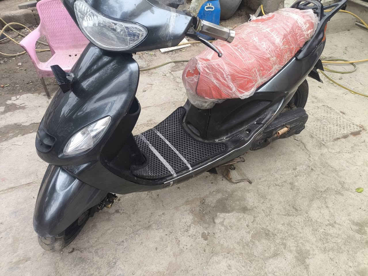 السلام عليكم دراجه اكزز البيع مجفته مره وحده تجفيت اصلي كص شغاله كامله مكمله نكرت سلف الدراجه السعر 600 بيهه مجال حك الجيه *********** واتساب موجود الدراجه مال جناي
